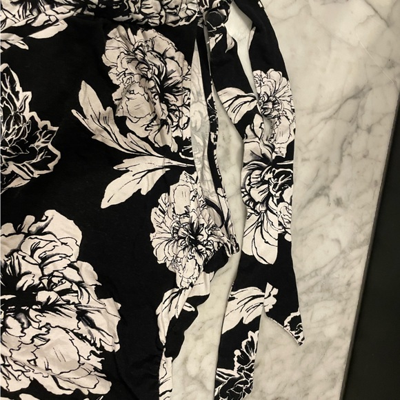 White House Black Market Black & White Flower Halter Top with Tie - Picture 3 of 7